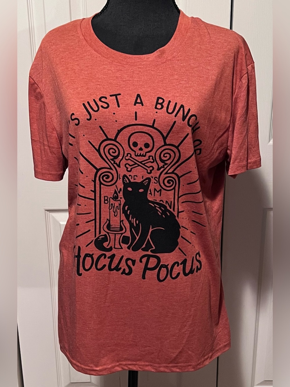 Hocus Pocus Black Cat Halloween T-Shirt Women’s Size Medium Witchy Spookycore - Picture 3 of 4